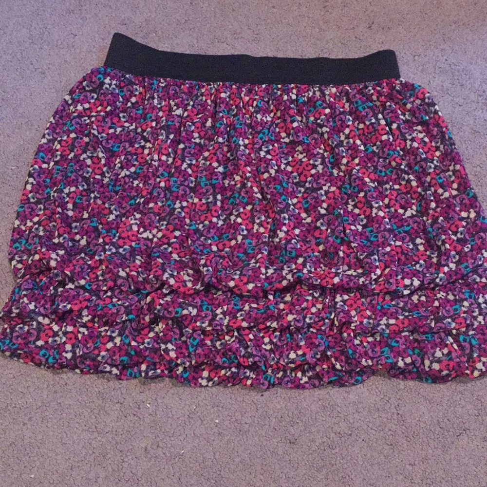 Express bubble hem skirt